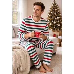 Old Navy Men's Holiday Striped Pajama Set - Large